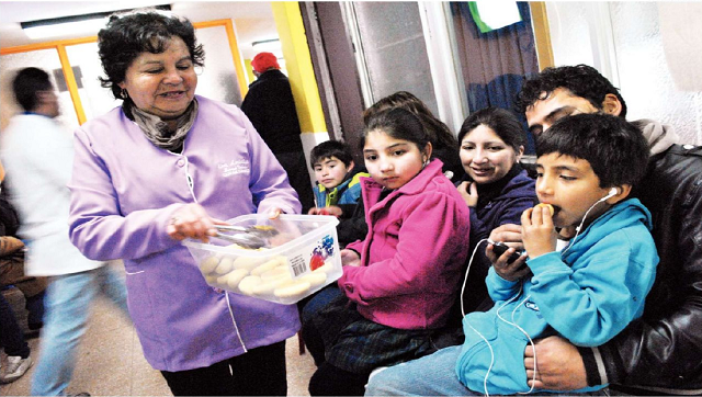 DAMAS DE LILA DE NUESTRO CESFAM SE DESTACAN EN DIARIO "CRONICA  CHILLAN" EL PASADO VIERNES 01 DE AGOSTO 2014. clic en la imagen para mostrar pagina.