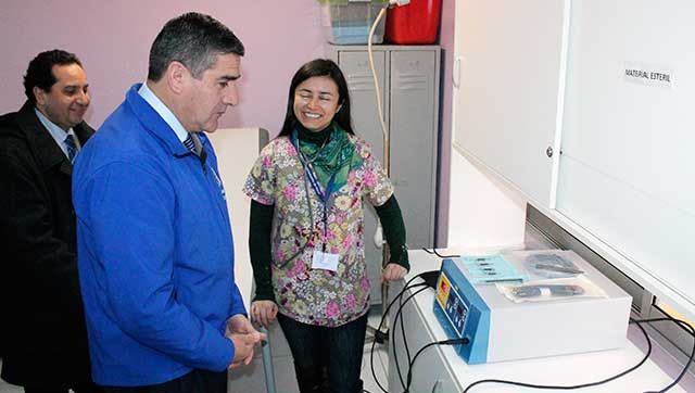 Alcalde Carlos Chandía entrega implementación médica avaluada en más de 3 millones de pesos para el Cesfam Coihueco