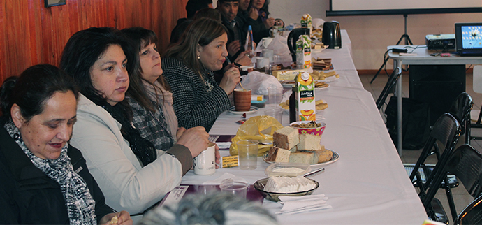 Cesfam Coihueco capacita a los cuidadores para que brinden una atención más especializada Como parte de las actividades que el programa de postrados desempeña para mejorar las condiciones de los usuarios, los cuidadores tuvieron recientemente una capacitación junto a distintos profesionales.